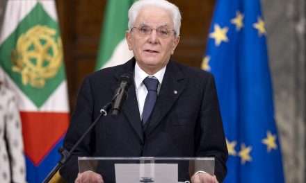 Milleproroghe, Mattarella promulga il decreto con riserva: necessaria iniziativa sulle balneari