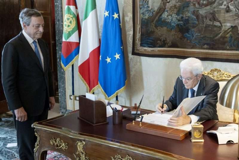 Mattarella ha sciolto le camere. Elezioni entro 70 giorni, “il Governo ha limiti ma può operare”