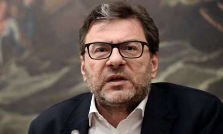 Superbonus, stop alle cessioni di credito. Giorgetti: “Occorre mettere in sicurezza i conti pubblici”