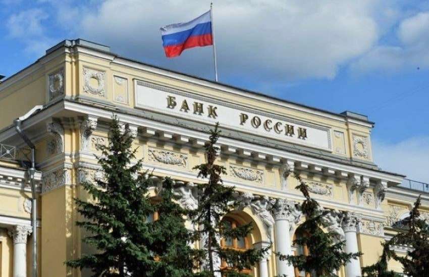 Russia, allarme della Banca Centrale: “Attenzione ai truffatori che promettono di sbloccare i beni congelati”