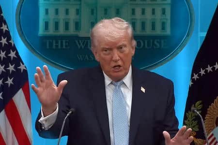 Iran-Usa, cresce la tensione su Hormuz: Trump aspetta la risposta di Teheran sull’accordo