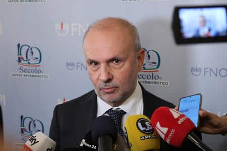 Orazio Schillaci sarà operato d’urgenza nel weekend: «Intervento non rinviabile»